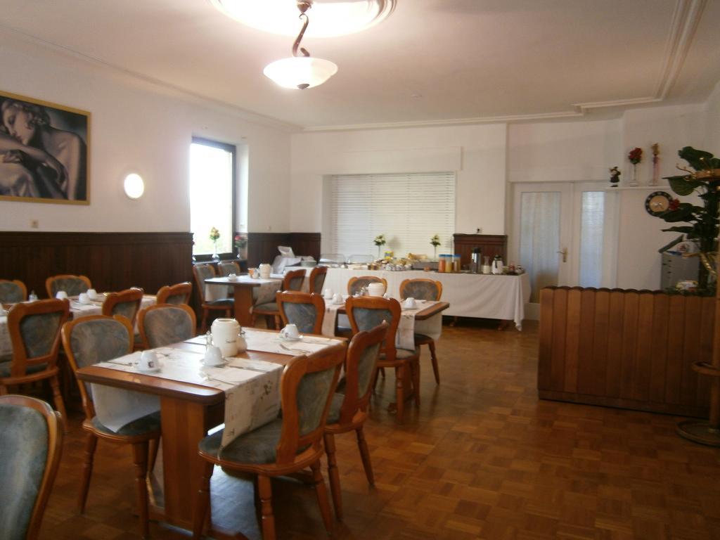 Hotel Strauss วัลด์บรอนน์ ภายนอก รูปภาพ
