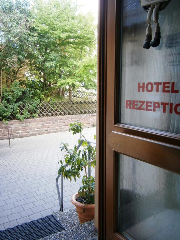 Hotel Strauss วัลด์บรอนน์ ภายนอก รูปภาพ